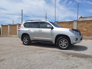 2010 Toyota Land Cruiser Prado 150 Series, серебристый, 2450000 рублей, вид 3