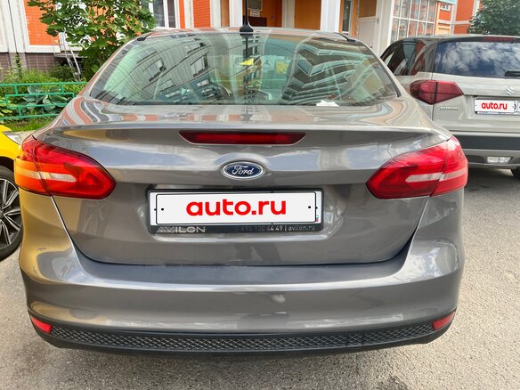 2017 Ford Focus III Рестайлинг, серый, 1100000 рублей - вид 2