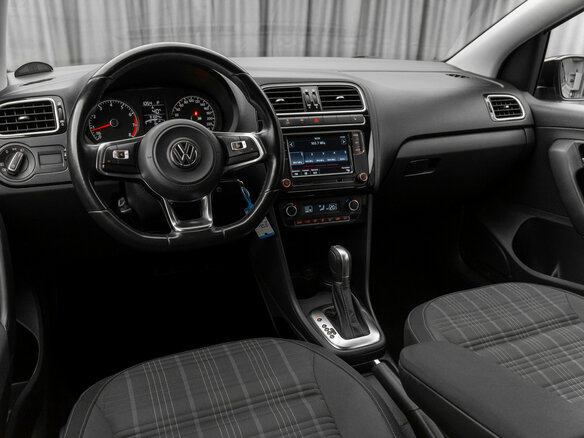 2018 Volkswagen Polo V Рестайлинг, серебристый, 1470000 рублей - вид 6