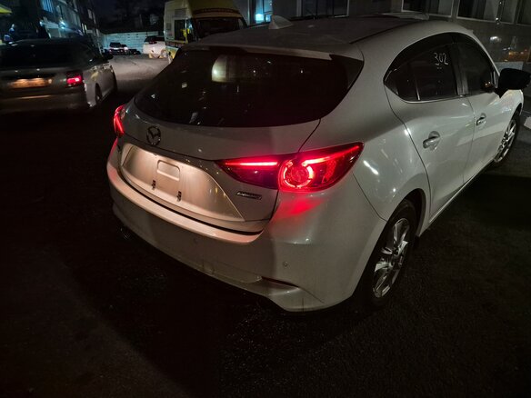 2016 Mazda Axela III Рестайлинг, белый, 1320000 рублей - вид 8