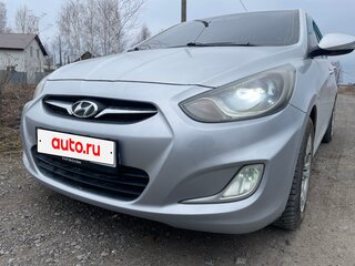 2011 Hyundai Solaris I, серебристый, 715000 рублей, вид 3