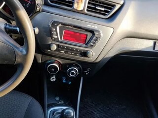 2013 Kia Rio 5-speed III, серый, 750000 рублей, вид 4