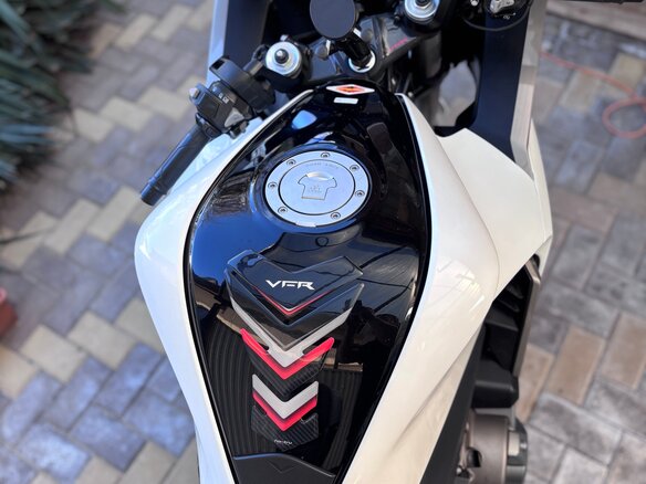 2010 Honda VFR 1200, белый, 825000 рублей - вид 30