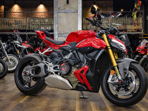 2026 Ducati Streetfighter V4, красный, 3090000 рублей