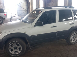 2009 Chevrolet Niva I Рестайлинг, белый, 620000 рублей, вид 2