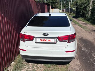 2017 Kia Rio III Рестайлинг, белый, 1200000 рублей, вид 3