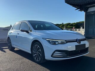 2023 Volkswagen Golf VIII, белый, 1891000 рублей, вид 1
