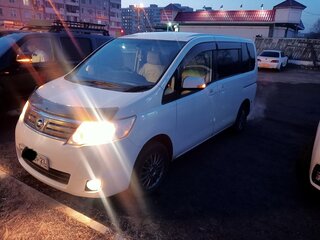 2008 Nissan Serena III (C25), белый, 990000 рублей, вид 2