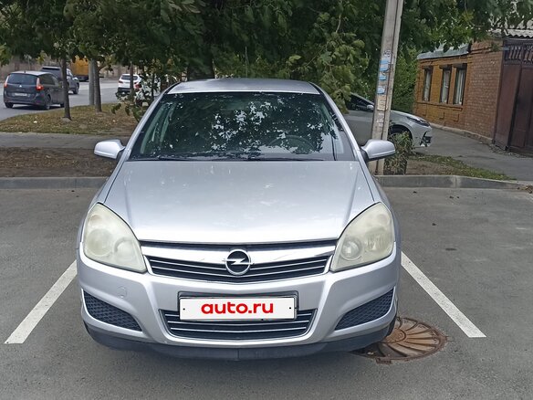 2008 Opel Astra H Рестайлинг, серебристый, 500000 рублей - вид 2