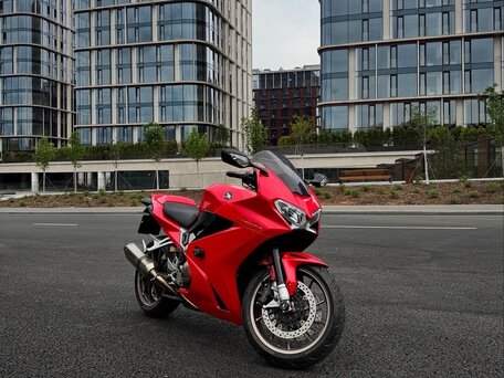 2014 Honda VFR 800, красный, 650000 рублей, вид 2