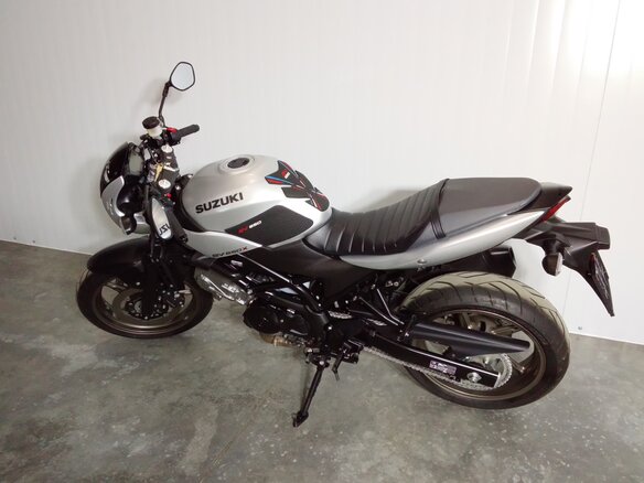 2024 Suzuki SV 650, серый, 689000 рублей - вид 2