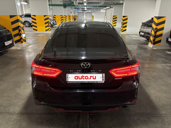 2020 Toyota Camry VIII (XV70), чёрный, 2500000 рублей - вид 4