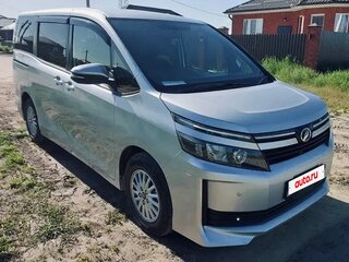2017 Toyota Voxy III (R80), серебристый, 1950000 рублей, вид 2