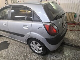 2006 Kia Rio II, серебристый, 399000 рублей, вид 4