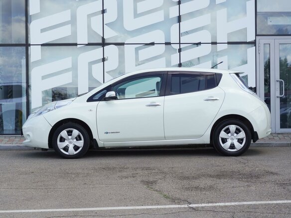 2011 Nissan Leaf (EM61) I (ZE0/AZE0), белый, 570000 рублей - вид 5