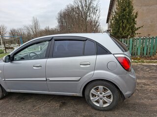 2011 Kia Rio II Рестайлинг, серебристый, 400000 рублей, вид 4