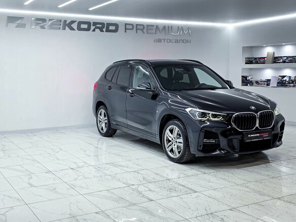 2019 BMW X1 18d xDrive II (F48) Рестайлинг, чёрный, 3130000 рублей - вид 3