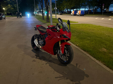 2021 Ducati Supersport, красный, 700000 рублей, вид 2