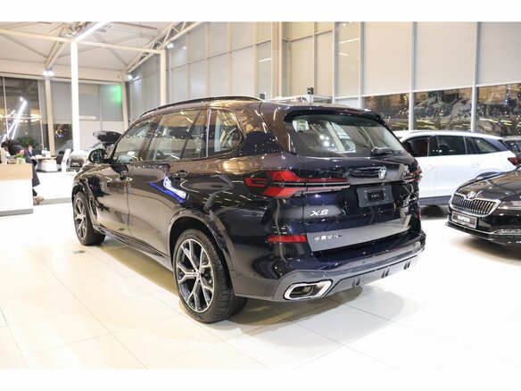 2025 BMW X5 Long 30Li IV (G05/G18) Рестайлинг, чёрный, 10650000 рублей - вид 4
