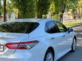 2019 Toyota Camry VIII (XV70), белый, 2000000 рублей - вид 7