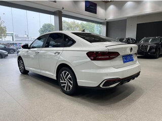 2023 Volkswagen Lavida III Рестайлинг, белый, 1292999 рублей, вид 3