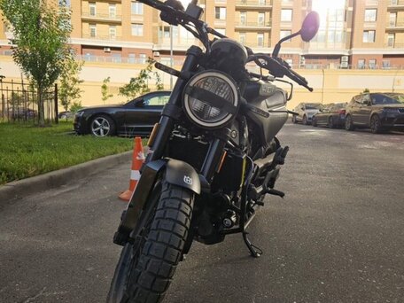 2021 Husqvarna Svartpilen 401, чёрный, 530000 рублей, вид 2