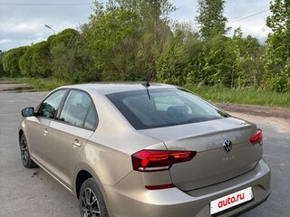 2022 Volkswagen Polo VI, коричневый, 1840000 рублей, вид 2