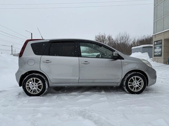 2010 Nissan Note I Рестайлинг, серебристый, 630000 рублей - вид 5