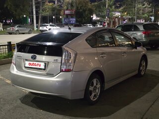 2009 Toyota Prius III (XW30), серый, 850000 рублей, вид 3