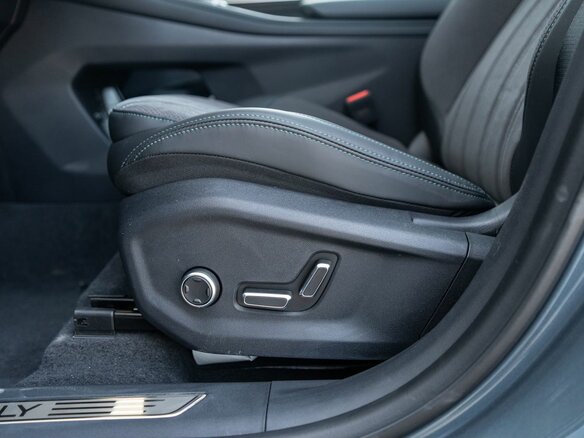 2026 Geely Monjaro I Рестайлинг, серый - вид 23