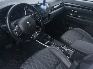 2022 Mitsubishi Outlander III Рестайлинг 3, белый, 2385000 рублей, вид 5