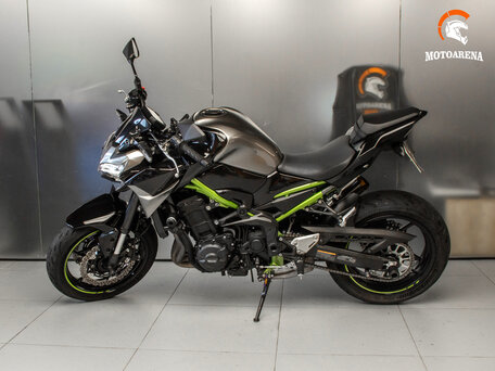 2020 Kawasaki Z 900, серый, 890297 рублей, вид 4