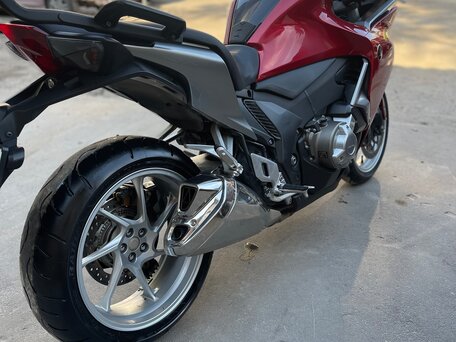2011 Honda VFR 1200, красный, 850000 рублей, вид 4