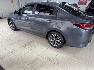 2021 Kia Rio IV Рестайлинг, серый, 1650000 рублей, вид 5
