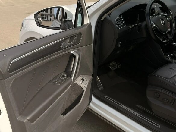 2019 Volkswagen Tiguan II, белый, 2575000 рублей - вид 11