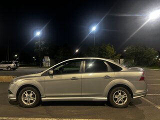 2010 Ford Focus II Рестайлинг, серебристый, 500000 рублей, вид 5
