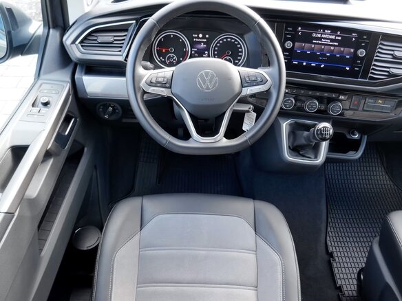 2022 Volkswagen Multivan T6 Рестайлинг, серый, 4800000 рублей - вид 4