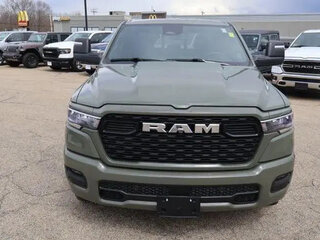 2026 Ram 1500 Crew Cab eTorque V Рестайлинг, зелёный, 7535705 рублей, вид 1
