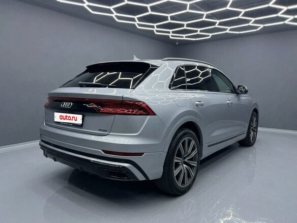 2019 Audi Q8 50 TDI I (4M), серый, 5450000 рублей - вид 4