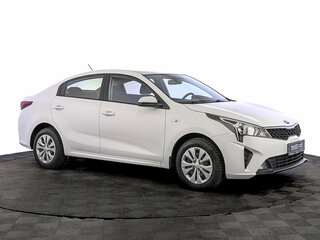 2021 Kia Rio IV Рестайлинг, белый, 1725000 рублей, вид 3