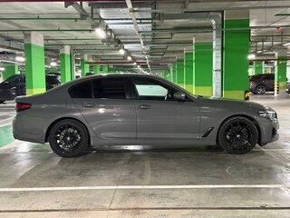 2021 BMW 5 серии 520d xDrive VII (G30/G31/G38) Рестайлинг, серый, 3850000 рублей, вид 5