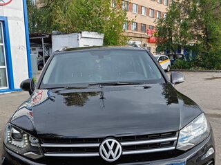 2012 Volkswagen Touareg II, чёрный, 2099999 рублей, вид 2