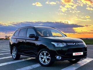 2013 Mitsubishi Outlander III, чёрный, 1700000 рублей, вид 1