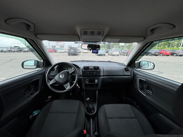 2014 Skoda Fabia II Рестайлинг, бежевый, 480000 рублей - вид 4