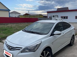 2015 Hyundai Solaris I Рестайлинг, белый, 900000 рублей, вид 2