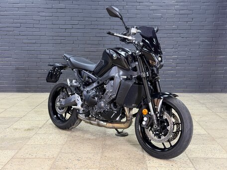 2021 Yamaha MT-09 (FZ-09), чёрный, 1055000 рублей, вид 2