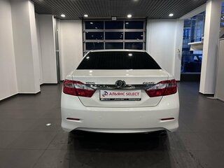 2014 Toyota Camry VII (XV50), белый, 1490000 рублей, вид 4