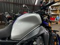 2023 Yamaha MT-09 (FZ-09), серебристый, 1150000 рублей - вид 11