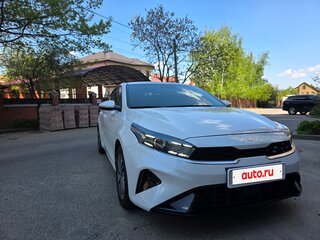 2022 Kia K3 II Рестайлинг, белый, 2100000 рублей, вид 4