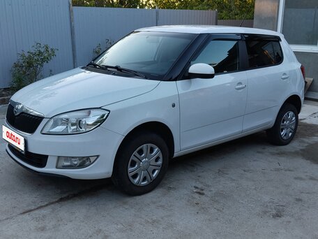 2013 Skoda Fabia II Рестайлинг, белый, 699000 рублей, вид 1